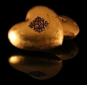Testimoniarle Todo el Destello de Su Amor | True Love Vow | 22 hand molded 24K Gold Leaf Chocolate Heart | Venezuelan 